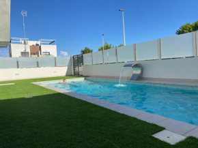 Luxury Apartment - Rooftop Terrace, community Pool & nearby beach
